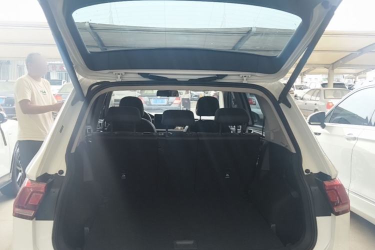 Used Volkswagen Tiguan L 2023 330TSI Automatic Two-Wheel Drive Smart Edition Trunk