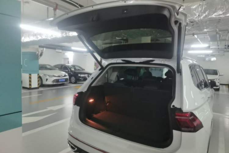 Used Volkswagen Tiguan L 2023 Facelift 380TSI Automatic All-Wheel Drive R-Line Flagship 7-Seater Trunk