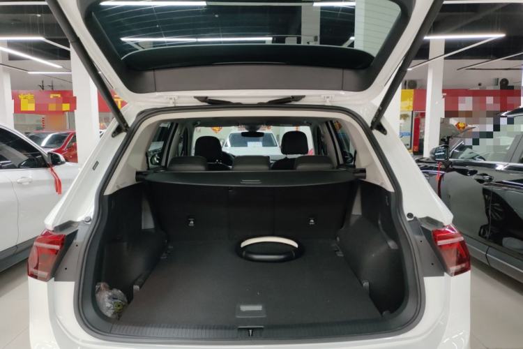 Used Volkswagen Tiguan L 2023 330TSI Automatic Two-Wheel Drive R-Line Enjoyment Edition Trunk