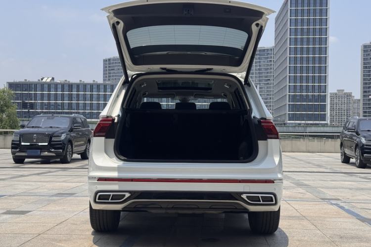 Used Volkswagen Tiguan L 2023 330TSI Automatic Two-Wheel Drive R-Line Enjoyment Edition Trunk