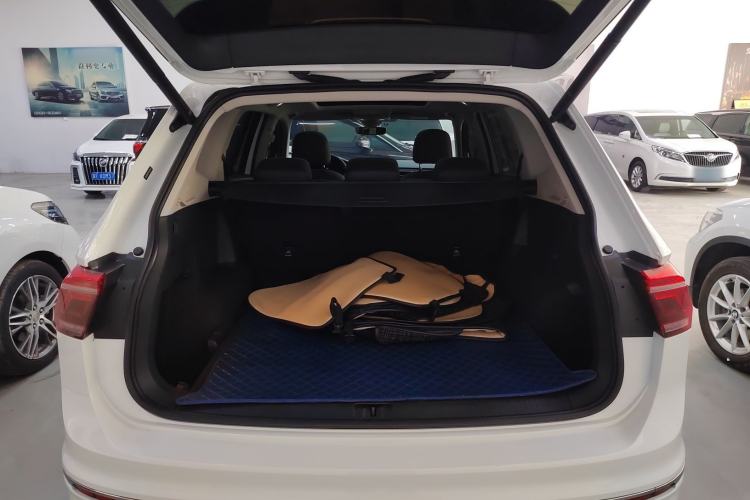 Used Volkswagen Tiguan L 2023 Restyled 330TSI Automatic Two-Wheel Drive R-Line Enhanced Comfort Version Trunk