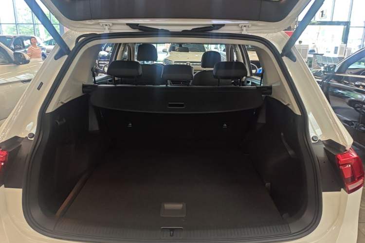 Used Volkswagen Tiguan L 2023 330TSI Automatic Two-Wheel Drive Smart Edition Trunk