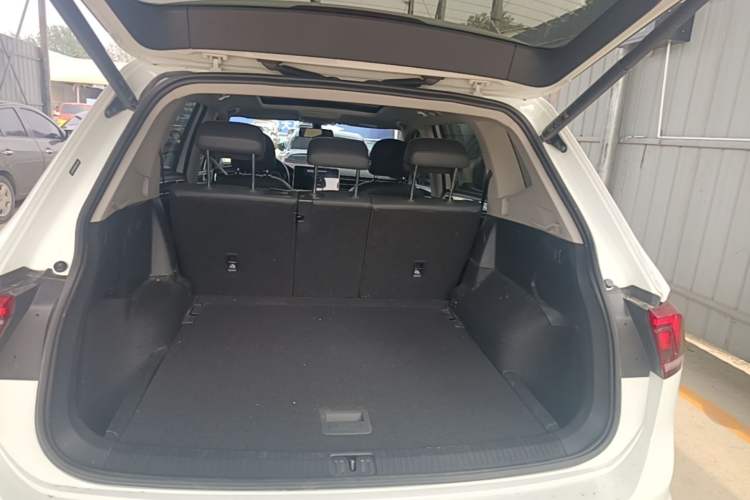 Used Volkswagen Tiguan L 2023 330TSI Automatic Two-Wheel Drive Smart Edition Trunk