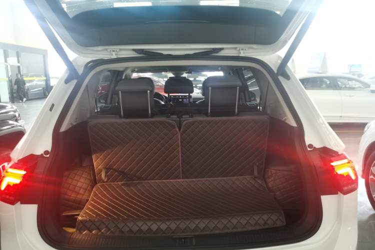 Used Volkswagen Tiguan L 2023 Facelifted 380TSI Automatic All-Wheel Drive R-Line Plus Version 7-Seater Trunk