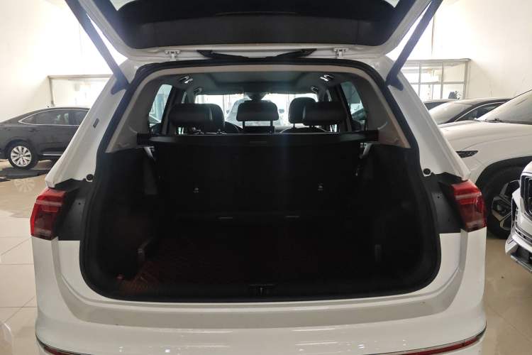Used Volkswagen Tiguan L 2023 330TSI Automatic Two-Wheel Drive R-Line Enjoyment Edition Trunk