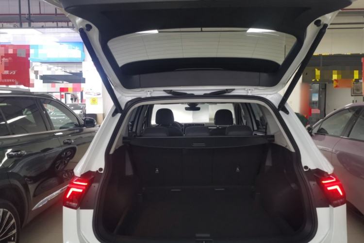 Used Volkswagen Tiguan L 2023 330TSI Automatic Two-Wheel Drive R-Line Enjoyment Edition Trunk