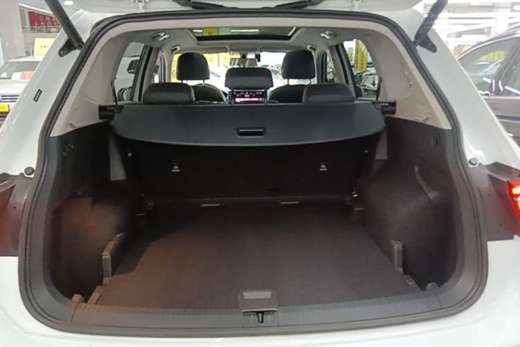 Used Volkswagen Tiguan L 2023 Revised Version 330TSI Automatic Two-Wheel Drive Smart Enjoyment Edition Trunk
