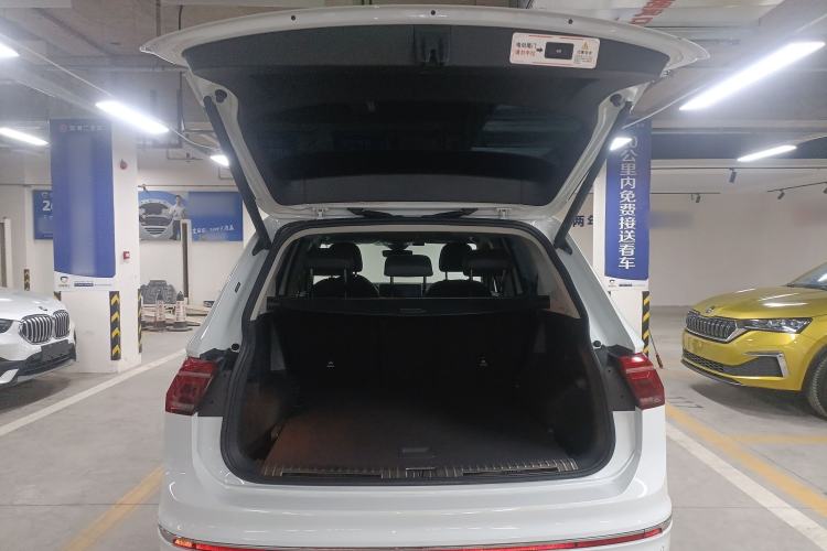 Used Volkswagen Tiguan L 2023 Restyled 330TSI Automatic Two-Wheel Drive R-Line Enhanced Comfort Version Trunk