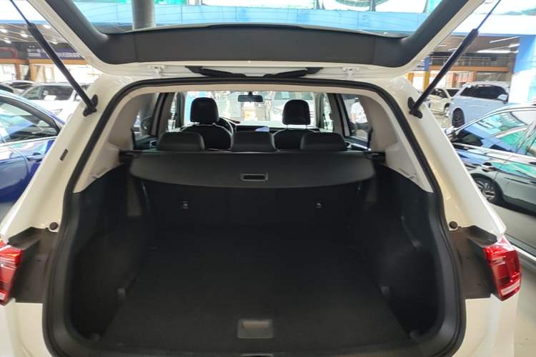 Used Volkswagen Tiguan L 2023 330TSI Automatic Two-Wheel Drive Comfort Edition Trunk