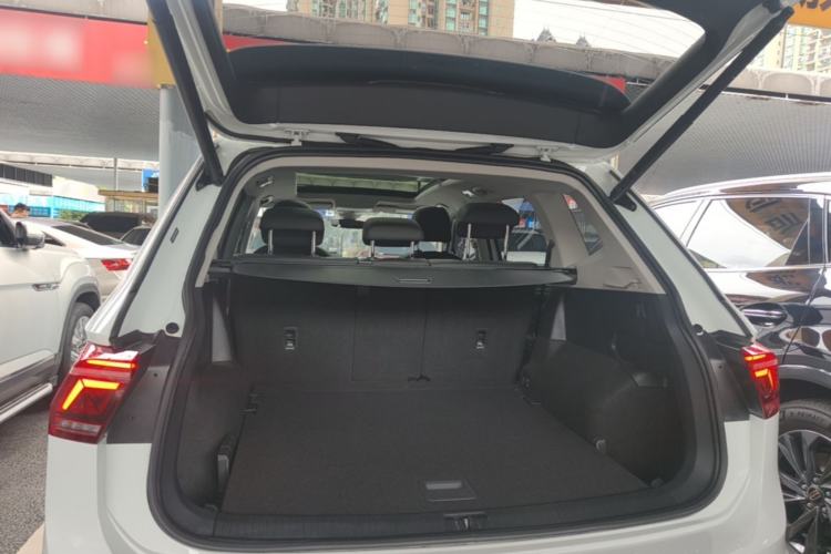 Used Volkswagen Tiguan L 2023 Restyled 330TSI Automatic Two-Wheel Drive R-Line Enhanced Comfort Version Trunk
