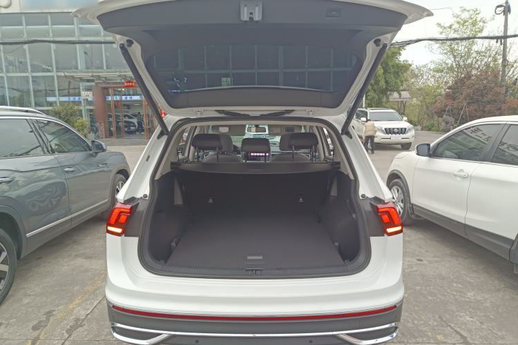 Used Volkswagen Tiguan L 2023 300TSI Automatic Two-Wheel Drive Smart Edition Trunk