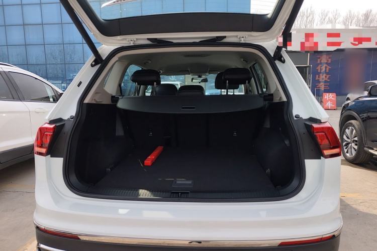 Used Volkswagen Tiguan L 2023 330TSI Automatic Two-Wheel Drive Comfort Edition Trunk