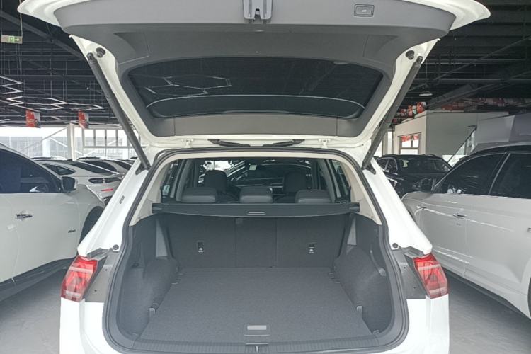 Used Volkswagen Tiguan L 2023 Restyled 330TSI Automatic Two-Wheel Drive R-Line Flagship Edition Trunk
