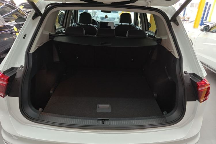 Used Volkswagen Tiguan L 2023 330TSI Automatic Two-Wheel Drive R-Line Enjoyment Edition Trunk
