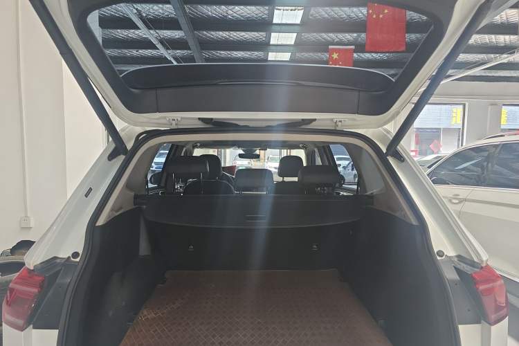 Used Volkswagen Tiguan L 2023 330TSI Automatic Two-Wheel Drive R-Line Enjoyment Edition Trunk
