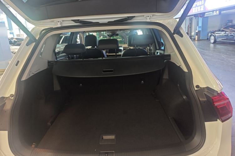 Used Volkswagen Tiguan L 2023 330TSI Automatic Two-Wheel Drive R-Line Enjoyment Edition Trunk