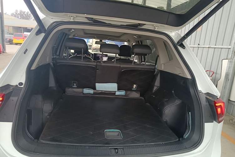 Used Volkswagen Tiguan L 2023 330TSI Automatic Two-Wheel Drive Smart Edition Trunk