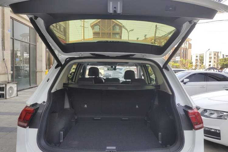 Used Volkswagen Tiguan L 2023 300TSI Automatic Two-Wheel Drive Smart Edition Trunk