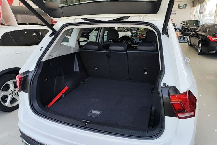 Used Volkswagen Tiguan L 2023 300TSI Automatic Two-Wheel Drive Smart Edition Trunk