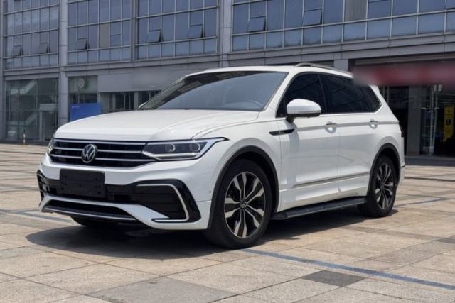 Volkswagen Tiguan L 2023 330TSI Automatic Two-Wheel Drive R-Line Enjoyment Edition usado