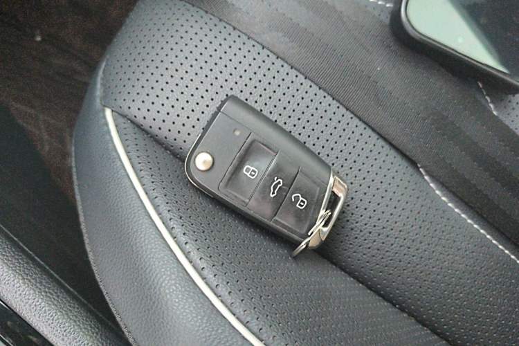 Used Volkswagen Tiguan L 2023 Restyled 330TSI Automatic Two-Wheel Drive R-Line Enhanced Comfort Version Vehicle Key