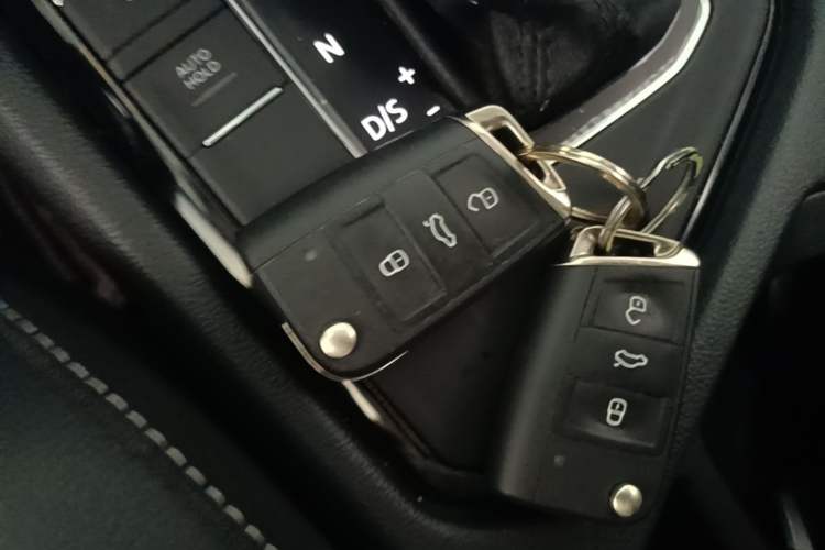 Used Volkswagen Tiguan L 2023 Revised Version 330TSI Automatic Two-Wheel Drive Smart Enjoyment Edition Vehicle Key