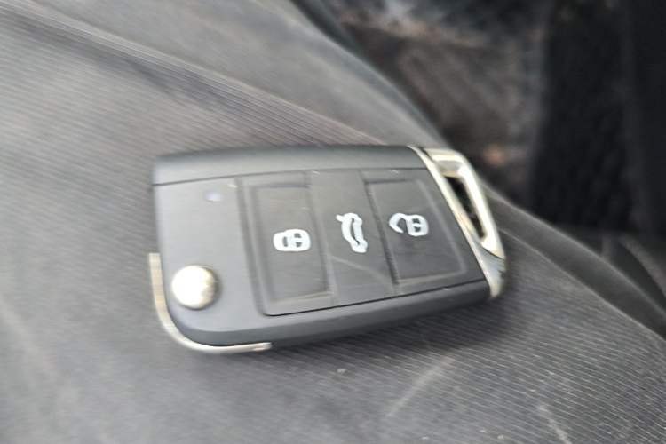 Used Volkswagen Tiguan L 2023 330TSI Automatic Two-Wheel Drive R-Line Enjoyment Edition Vehicle Key