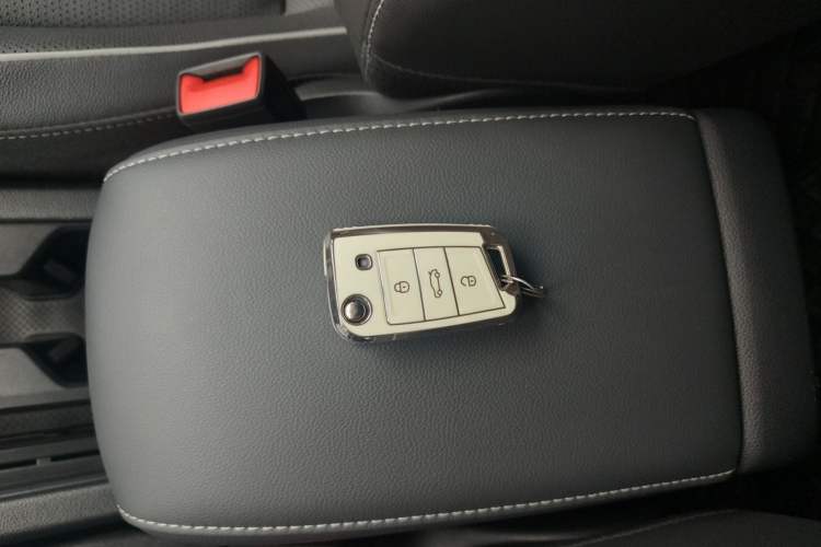 Used Volkswagen Tiguan L 2023 Restyled 330TSI Automatic Two-Wheel Drive R-Line Enhanced Comfort Version Vehicle Key