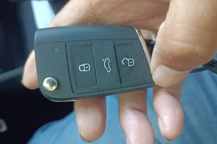 Used Volkswagen Tiguan L 2023 380TSI Automatic All-Wheel Drive R-Line Enhanced 7-Seater Vehicle Key