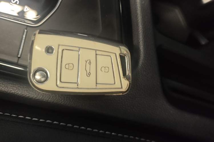 Used Volkswagen Tiguan L 2023 330TSI Automatic Two-Wheel Drive R-Line Enjoyment Edition Vehicle Key