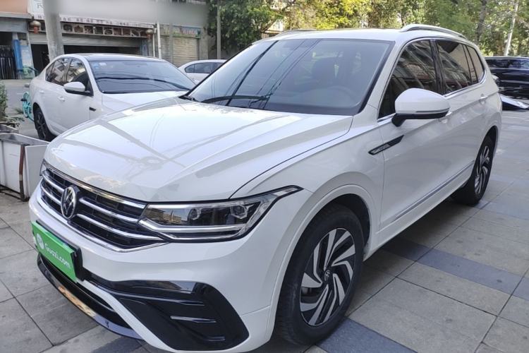 Used Volkswagen Tiguan L 2023 300TSI Automatic Two-Wheel Drive Smart Edition Guazi used car, China used car export, Used car for sale, Used cars, Cheapest cars for sale