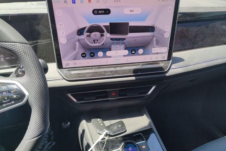 Used Volkswagen Tiguan L 2024 PRO 330TSI Two-Wheel Drive R-Line Smart Edition Audio And AC Panel