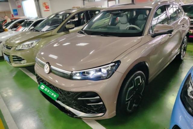 Ojetý Volkswagen Tiguan L 2024 PRO 330TSI Two-Wheel Drive R-Line Smart Edition