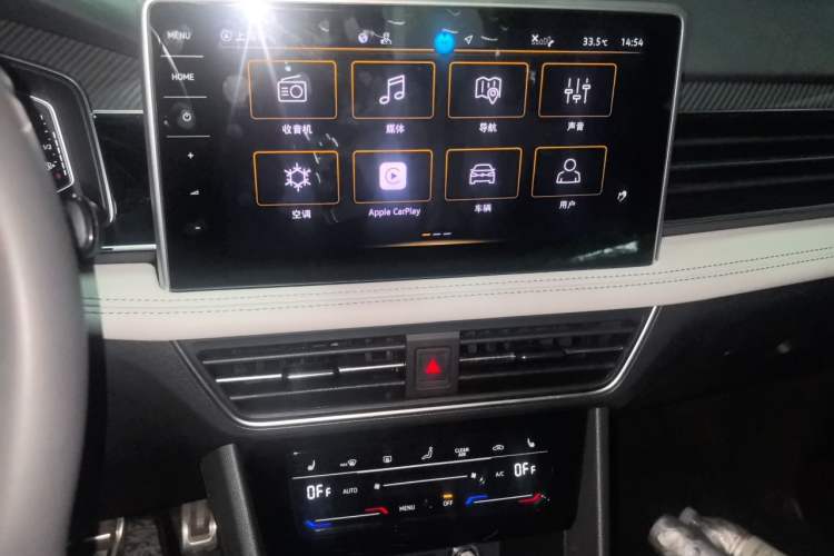 Used Volkswagen Tiguan L 2024 Outstanding Model 330TSI Automatic Two-Wheel Drive R-Line Dragon Glory Edition Audio And AC Panel