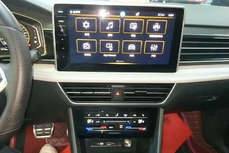 Used Volkswagen Tiguan L 2024 330TSI Automatic Two-Wheel Drive R-Line Enhanced Edition Audio And AC Panel