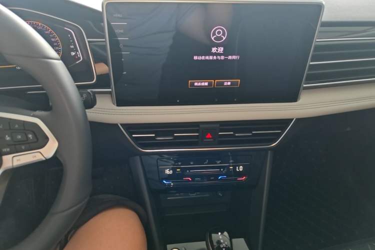 Used Volkswagen Tiguan L 2024 Outstanding Model 300TSI Automatic Two-Wheel Drive Longteng Edition Audio And AC Panel