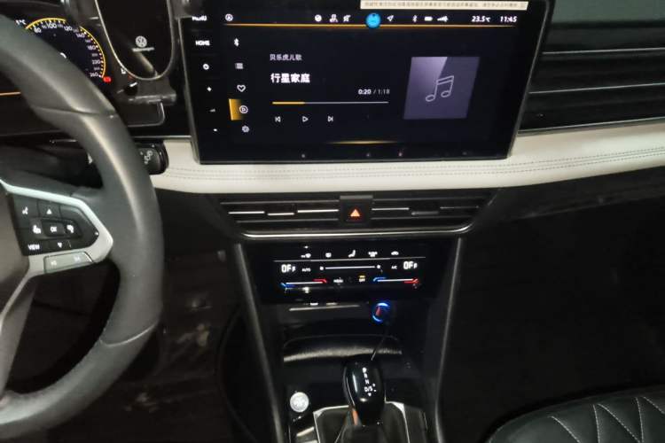 Used Volkswagen Tiguan L 2024 Outstanding Model 300TSI Automatic Two-Wheel Drive Longteng Edition Audio And AC Panel