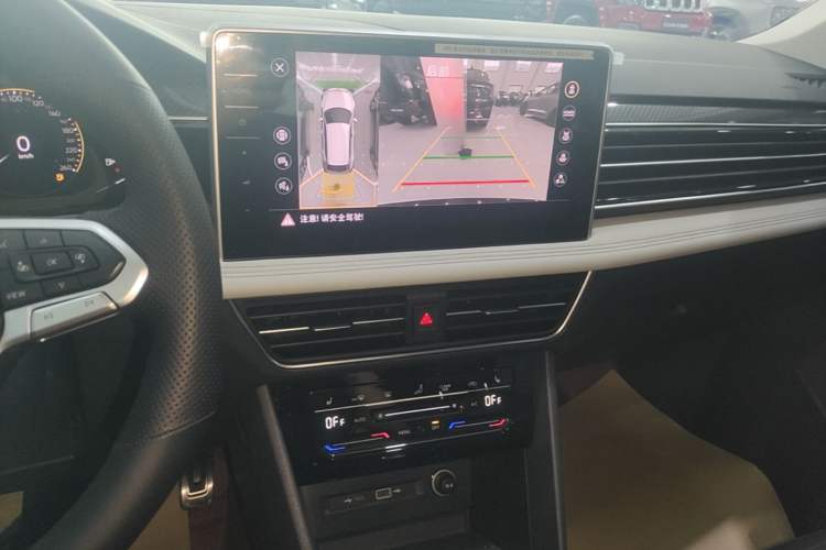 Used Volkswagen Tiguan L 2024 Outstanding Model 330TSI Automatic Two-Wheel Drive R-Line Dragon Glory Edition Audio And AC Panel