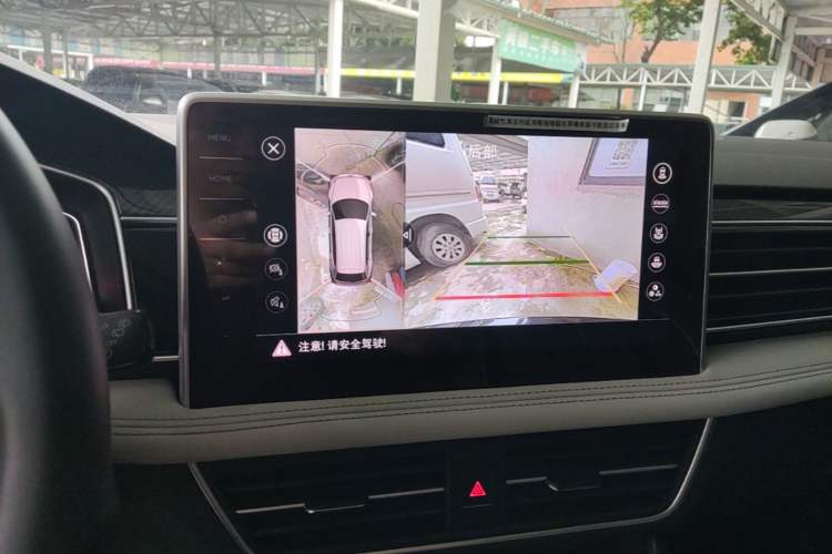 Used Volkswagen Tiguan L 2024 Outstanding Model 330TSI Automatic Two-Wheel Drive R-Line Dragon Glory Edition Audio And AC Panel