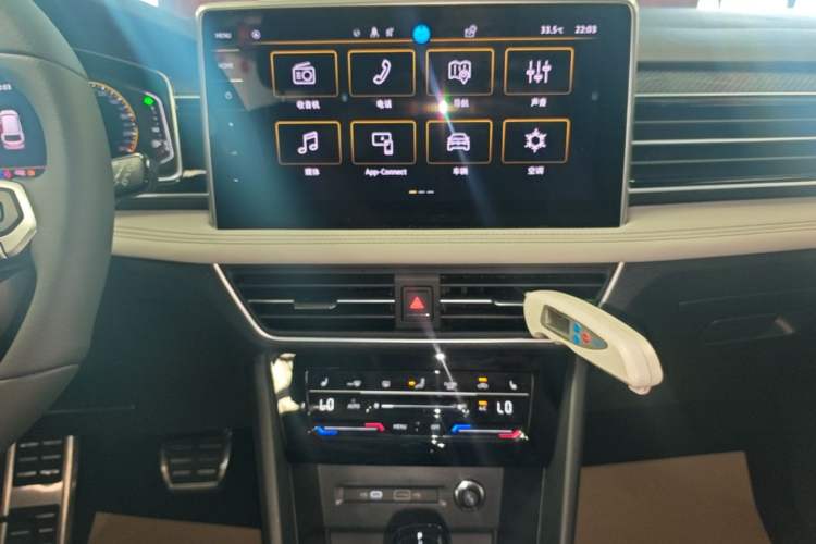 Used Volkswagen Tiguan L 2024 Outstanding Model 330TSI Automatic Two-Wheel Drive R-Line Dragon Glory Edition Audio And AC Panel