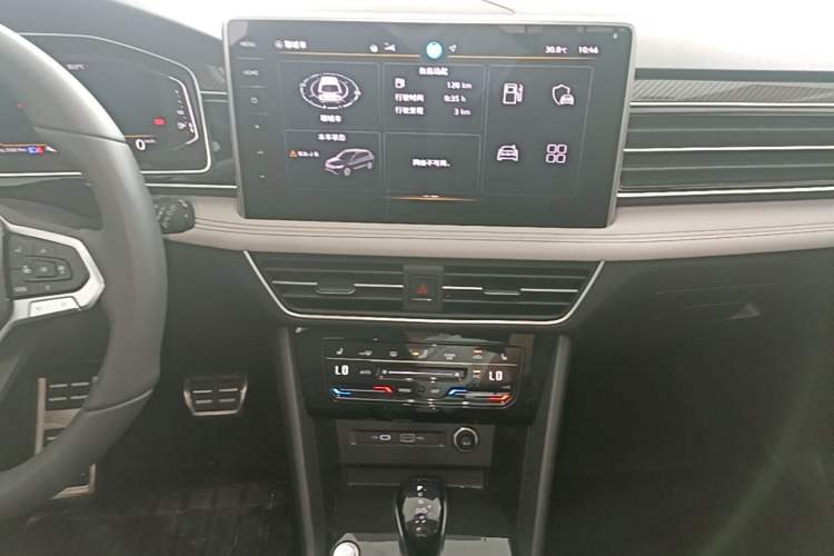 Used Volkswagen Tiguan L 2024 330TSI Automatic Two-Wheel Drive R-Line Enhanced Edition Audio And AC Panel