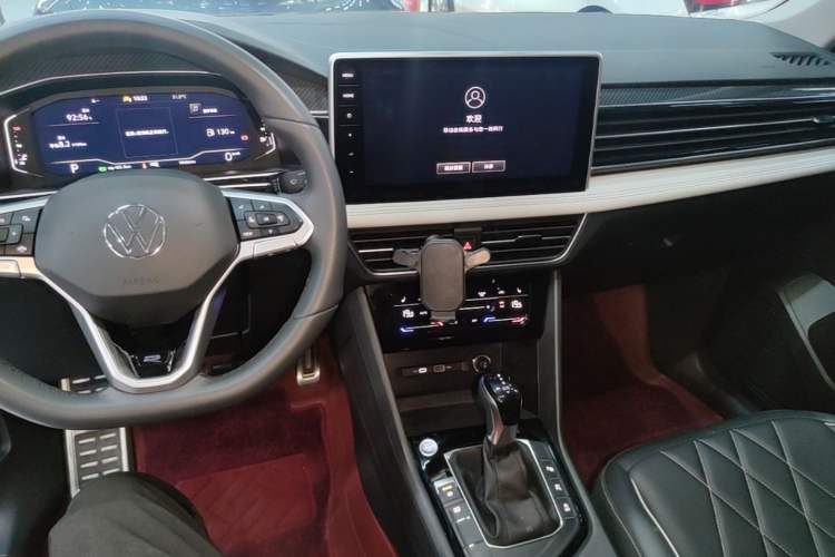 Used Volkswagen Tiguan L 2024 Outstanding Model 330TSI Automatic Two-Wheel Drive R-Line Dragon Glory Edition Audio And AC Panel