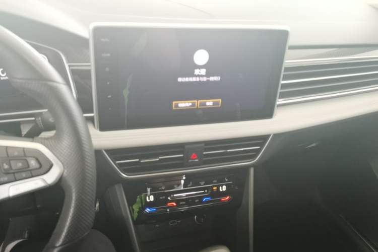 Used Volkswagen Tiguan L 2024 330TSI Automatic Two-Wheel Drive R-Line Enhanced Edition Audio And AC Panel
