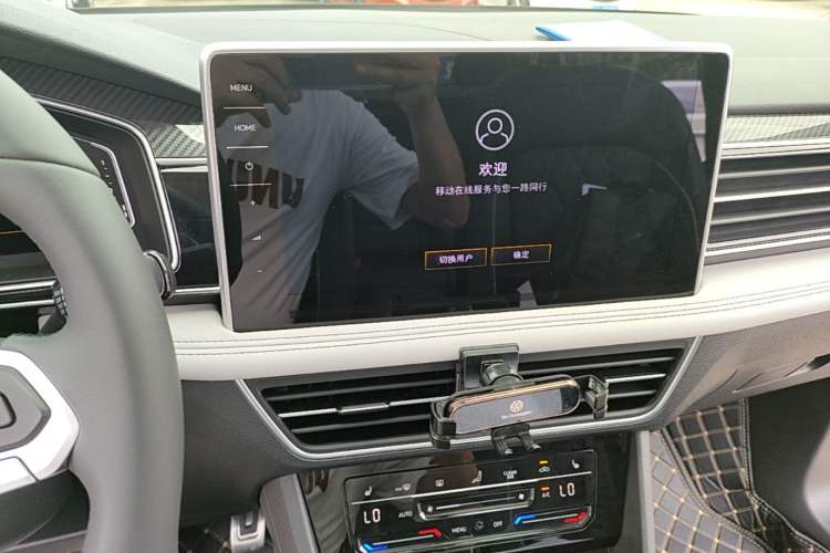 Used Volkswagen Tiguan L 2024 Outstanding Model 330TSI Automatic Two-Wheel Drive R-Line Dragon Glory Edition Audio And AC Panel