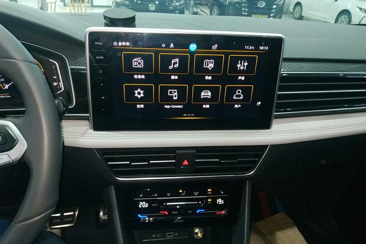 Used Volkswagen Tiguan L 2024 330TSI Automatic Two-Wheel Drive R-Line Enhanced Edition Audio And AC Panel