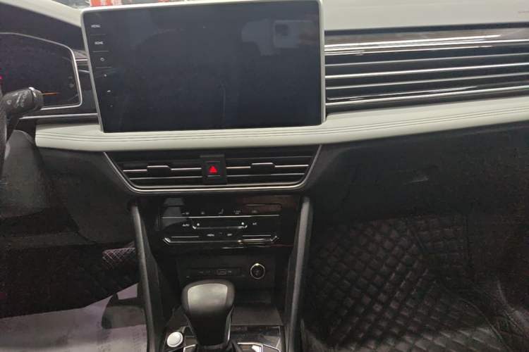 Used Volkswagen Tiguan L 2024 300TSI Automatic Two-Wheel Drive Smart Edition Audio And AC Panel