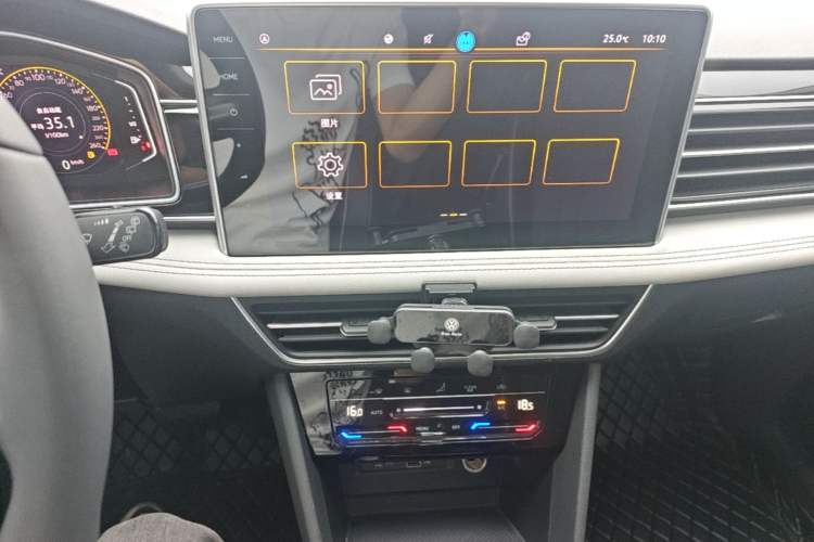 Used Volkswagen Tiguan L 2024 Outstanding Model 300TSI Automatic Two-Wheel Drive Longteng Edition Audio And AC Panel