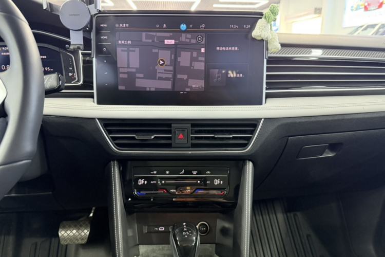 Used Volkswagen Tiguan L 2024 Outstanding Model 300TSI Automatic Two-Wheel Drive Longteng Edition Audio And AC Panel
