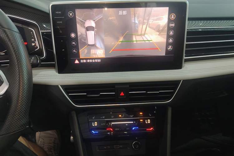 Used Volkswagen Tiguan L 2024 330TSI Automatic Two-Wheel Drive R-Line Enhanced Edition Audio And AC Panel