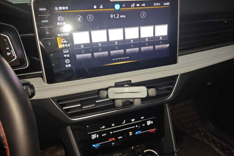 Used Volkswagen Tiguan L 2024 Outstanding Model 300TSI Automatic Two-Wheel Drive Longteng Edition Audio And AC Panel